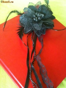 Brosa floare neagra foto