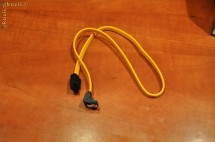 Cablu SATA 30cm unghi dreapta/drept cu fixare foto
