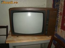 Televizor vechi, de colectie, functional ! foto