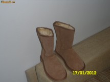 CIZME UGG AUSTRALIA CLASSIC SHORT foto