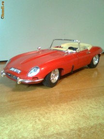 MASINA DIN TABLA JAGUAR,,E'' 1961,SCALA 1/18 foto