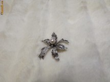 SUPERBA BROSA DIN ARGINT CU PERLA SI MARCASITE. foto
