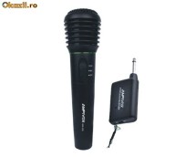 Vand microfon cu emitator fara fir(wireless) emitator: alimentare 1 baterie R6; dimensiiuni 180x47 mm; 45 ron foto