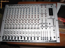 VAND MIXER BEHRINGER MX2642A-SUPER MIXER CU 24 CANALE foto