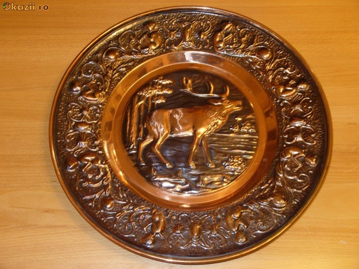 Platou din tabla de alama ,in relief scena vanatoare-Cerb in perioada de boncanit-Dimensiuni mari foto mare