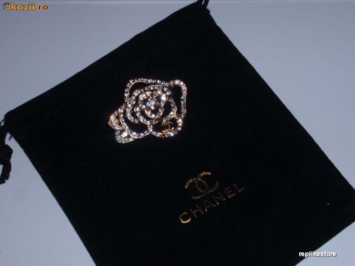 Brosa CHANEL Aurie cu pietricele. Semn Chanel discret. Replica. Cadou: SACULET CHANEL negru! foto mare