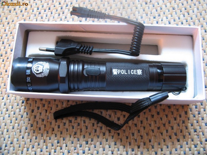 LANTERNA POLICE CU ELECTROSOC DIN DURALUMINIU CU ACUMULATOR INCORPORAT SI INCARACATOR DE PRIZA 220V foto mare