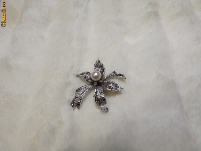 SUPERBA BROSA DIN ARGINT CU PERLA SI MARCASITE. foto mare