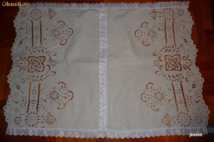 FATA DE MASA ALBA , CU BRODERIE SPARTA, DEOSEBITA 100 CM X 60 CM foto mare
