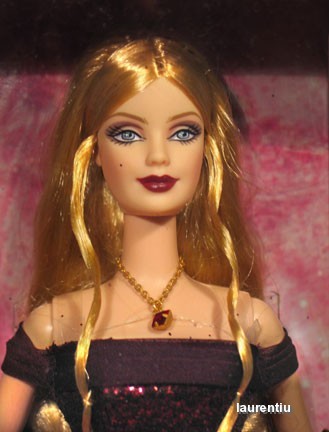 Colectia Birthstone: January Garnet Barbie 2003 foto mare